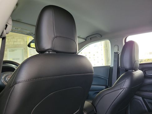Certified 2020 Jeep Compass Latitude FWD image 11