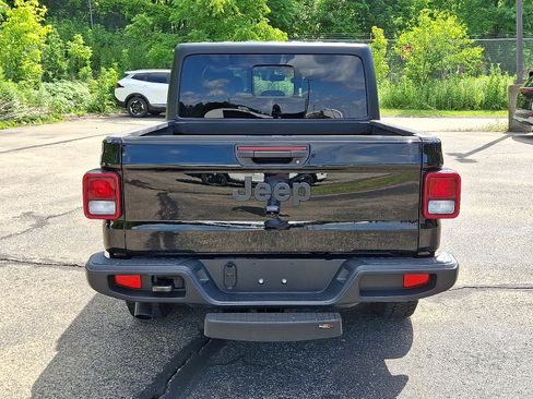 Used 2022 Jeep Gladiator Sport AWD/4WD image 5