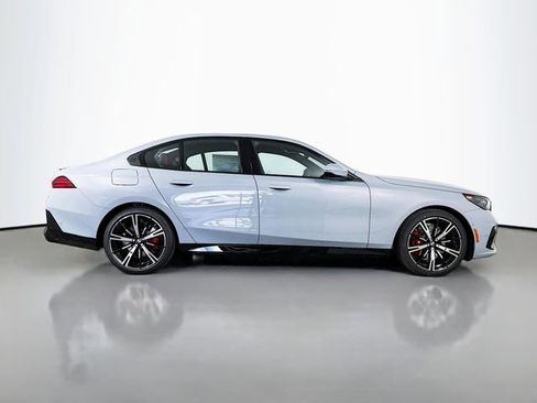 New 2026 BMW 530i xDrive w/ M Sport Package AWD/4WD image 8