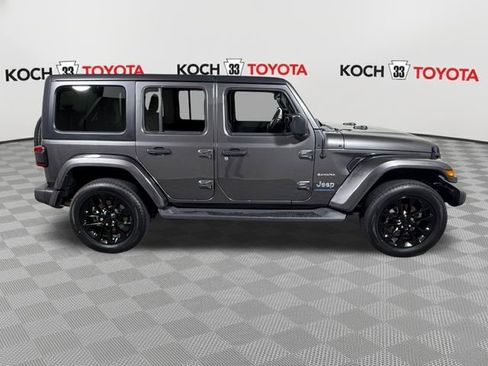 Used 2023 Jeep Wrangler Unlimited Sahara w/ Cold Weather Group AWD/4WD image 9