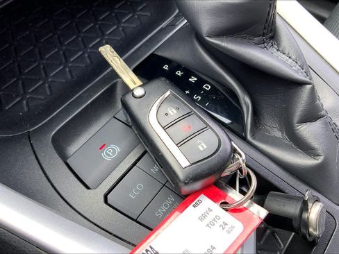 Used 2024 Toyota RAV4 LE AWD/4WD image 24