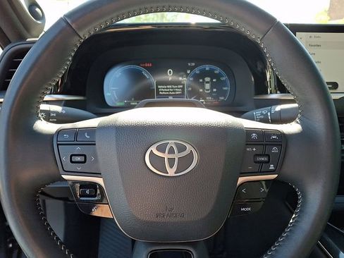 Used 2025 Toyota Crown AWD/4WD image 21