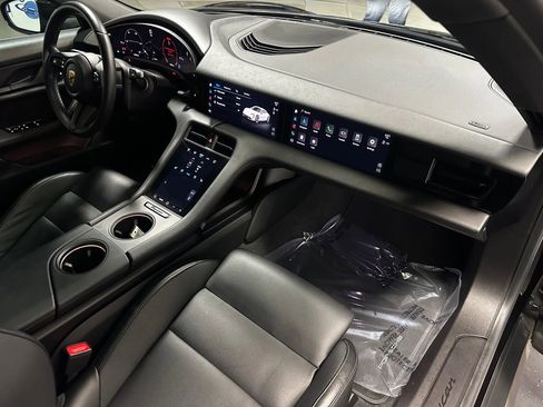Used 2022 Porsche Taycan image 23