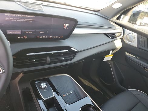 New 2026 Buick Enclave Avenir w/ Super Cruise Package FWD image 26