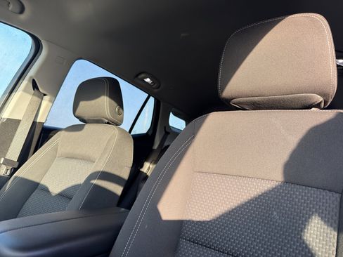 Used 2024 GMC Terrain SLE image 27