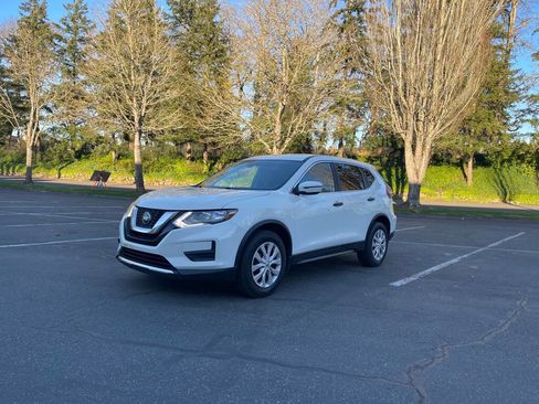 Used 2020 Nissan Rogue S image 1