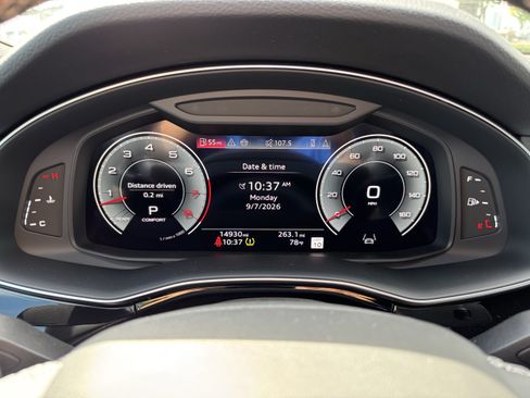Used 2025 Audi Q8 Premium Plus AWD/4WD image 23