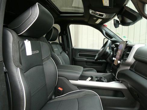 New 2026 RAM 2500 Laramie AWD/4WD image 11