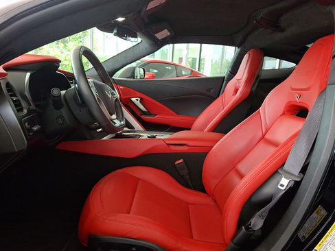 Used 2016 Chevrolet Corvette Z06 w/ 3LZ Preferred Equipment Group RWD image 12