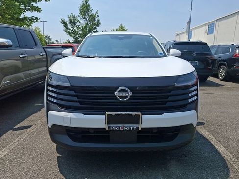 Used 2025 Nissan Kicks SV FWD image 2