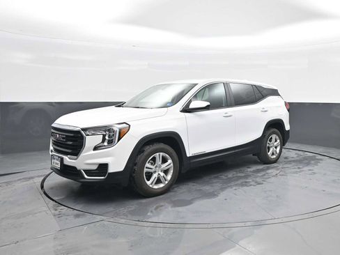 Used 2024 GMC Terrain SLE image 4