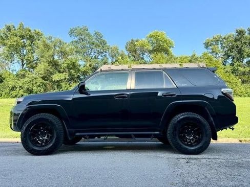 Used 2021 Toyota 4Runner SR5 AWD/4WD image 3