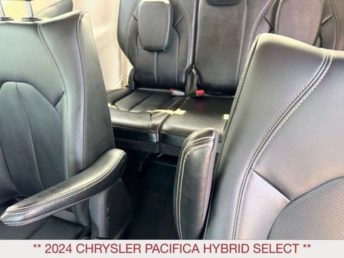 Certified 2024 Chrysler Pacifica Limited FWD image 17