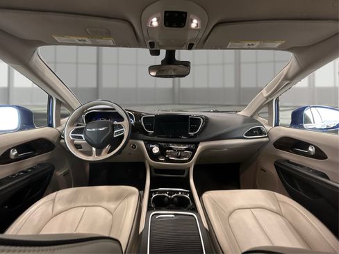 Used 2021 Chrysler Pacifica Limited w/ Uconnect Theater Family Group FWD image 25