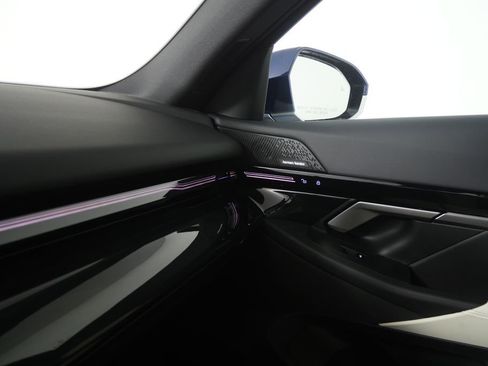 Certified 2025 BMW 530i image 27