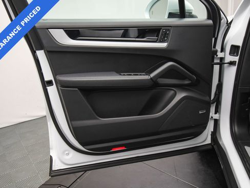 Used 2024 Porsche Cayenne Coupe image 42