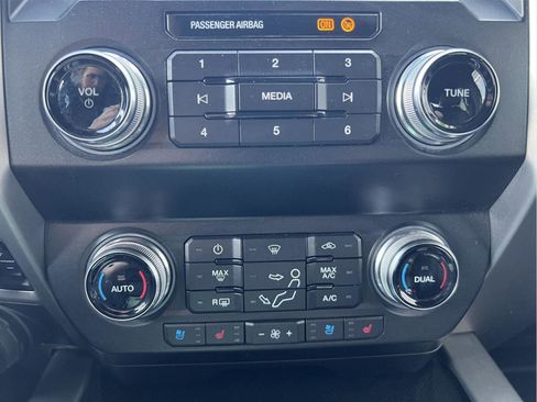 Used 2021 Ford F250 Platinum w/ FX4 Off-Road Package image 30