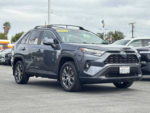 Used 2022 Toyota RAV4 XLE Premium AWD/4WD image 3