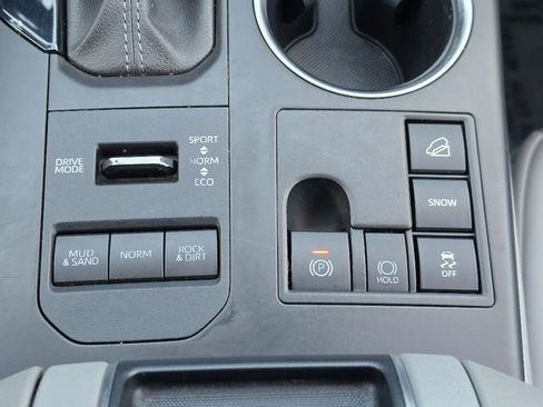 Used 2023 Toyota Highlander XLE AWD/4WD image 26