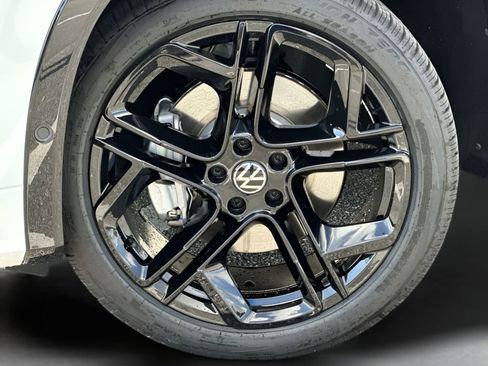 New 2026 Volkswagen Tiguan SE R-Line image 10