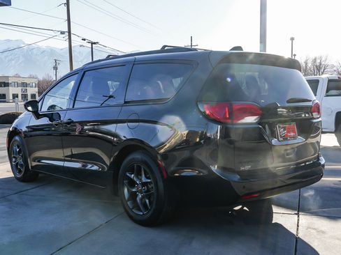 Used 2019 Chrysler Pacifica Touring-L w/ S Appearance Package image 6