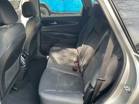 Used 2016 Kia Sorento LX Sport Utility 4D image 14