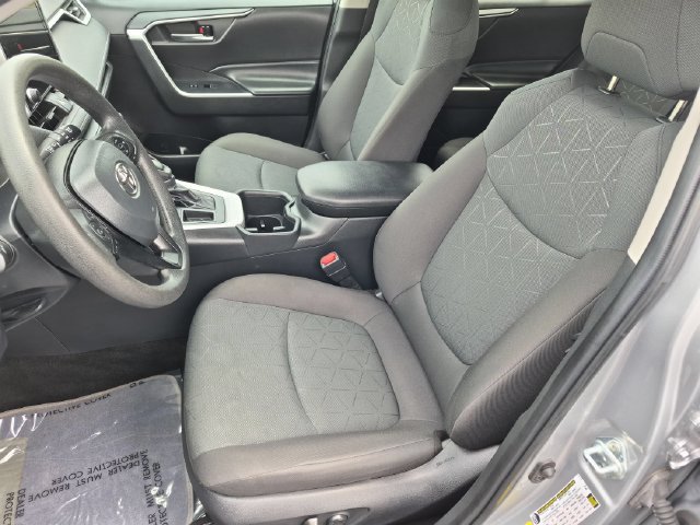 Used 2024 Toyota RAV4 XLE FWD image 16