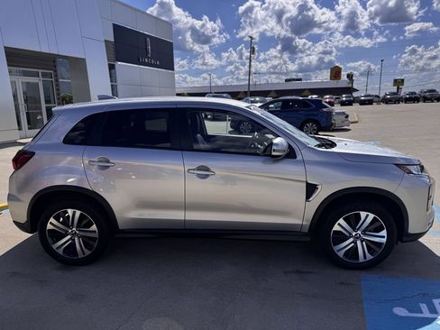 Used 2024 Mitsubishi Outlander Sport SE AWD/4WD image 3