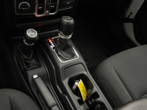Used 2022 Jeep Wrangler Unlimited Sport AWD/4WD image 25