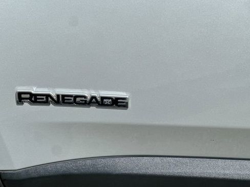 Used 2019 Jeep Renegade Sport image 31