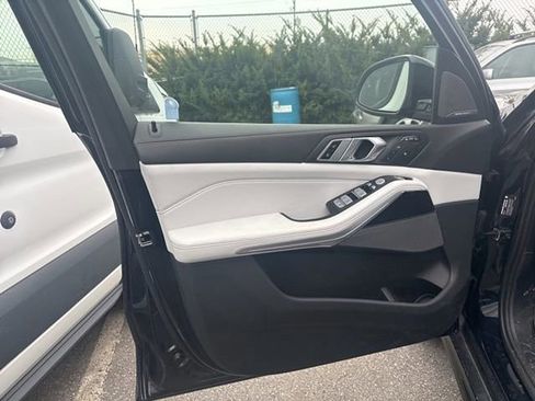 Certified 2024 BMW X7 xDrive40i w/ M Sport Package image 22