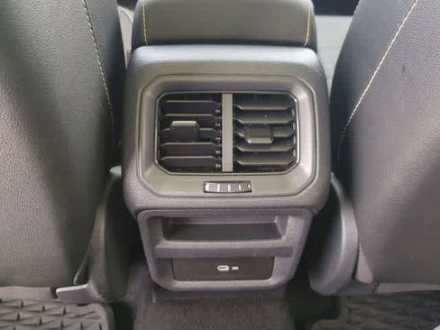 Used 2022 Volkswagen Taos SE AWD/4WD image 38