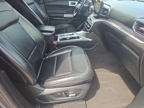 Used 2023 Ford Explorer XLT w/ Equipment Group 202A RWD image 10