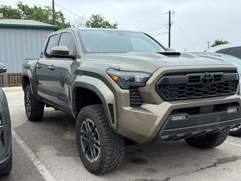Certified 2025 Toyota Tacoma TRD Sport AWD/4WD image 3