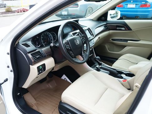 Used 2017 Honda Accord Touring image 13