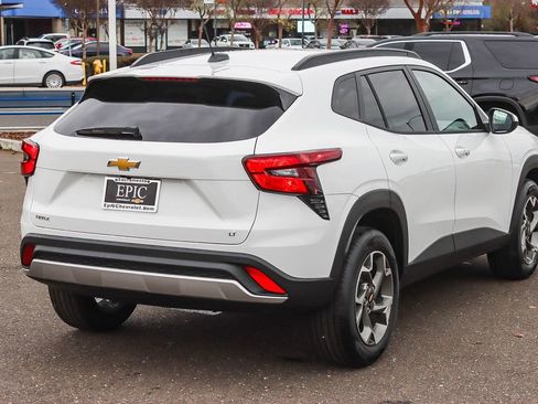 New 2026 Chevrolet Trax LT w/ Sunroof Package image 4