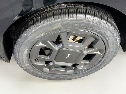 Used 2025 Kia Carnival SX image 33