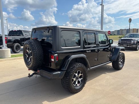 Used 2022 Jeep Wrangler Unlimited Rubicon w/ Cold Weather Group AWD/4WD image 6