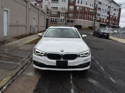 Used 2018 BMW 530e xDrive w/ Premium Package 2 image 3