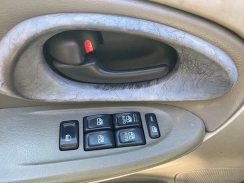 Used 2004 Chevrolet TrailBlazer 4WD w/ LT Preferred Equipment Group image 19