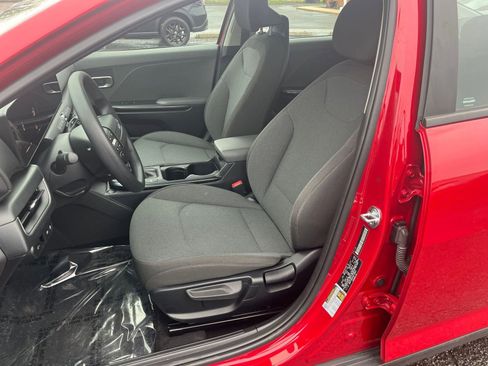 Used 2025 Kia K4 LXS image 36