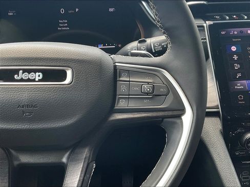 Used 2023 Jeep Grand Cherokee Limited w/ Luxury Tech Group II AWD/4WD image 13