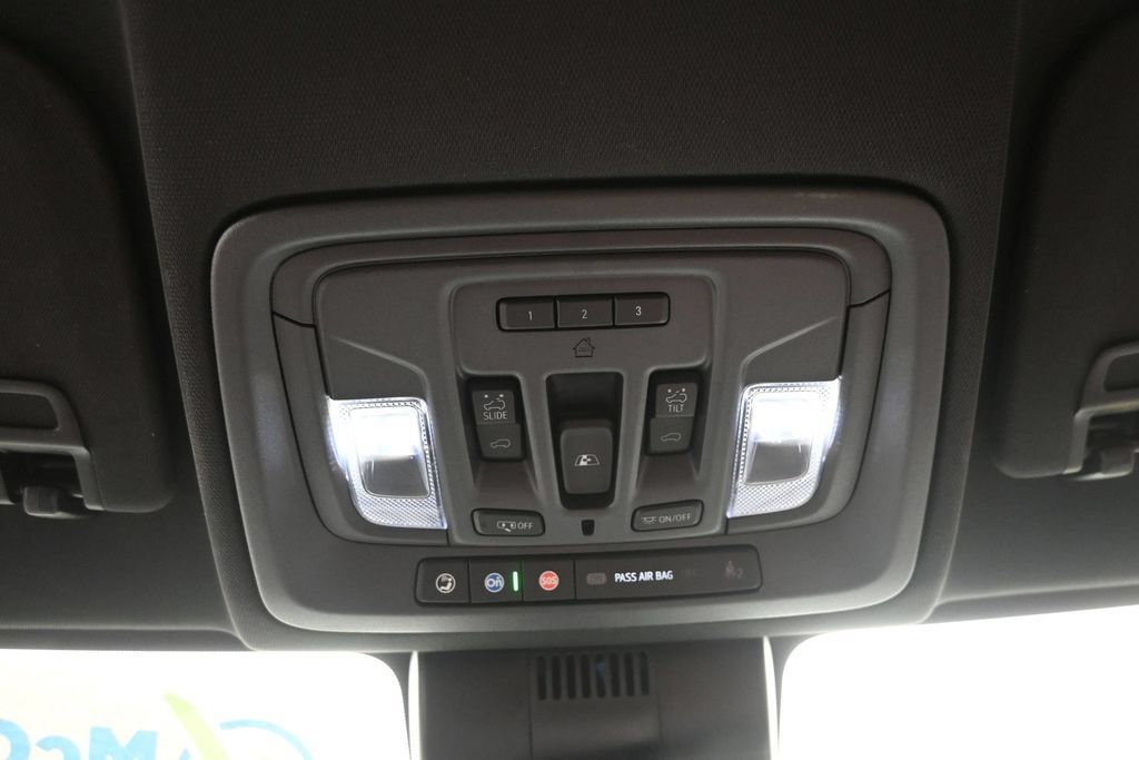 Used 2024 Chevrolet Silverado 1500 High Country w/ High Country Premium Package AWD/4WD image 19