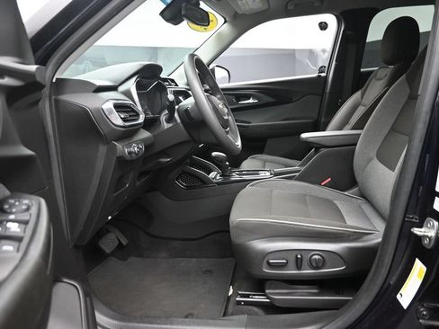 Used 2021 Chevrolet TrailBlazer LT w/ Convenience Package FWD image 16