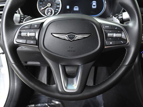 Used 2025 Genesis G70 2.5T image 10