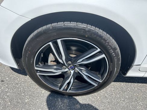 Used 2017 Volvo XC60 T6 R-Design w/ Climate Package AWD/4WD image 12