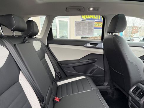 Certified 2025 Volkswagen Taos SEL image 10