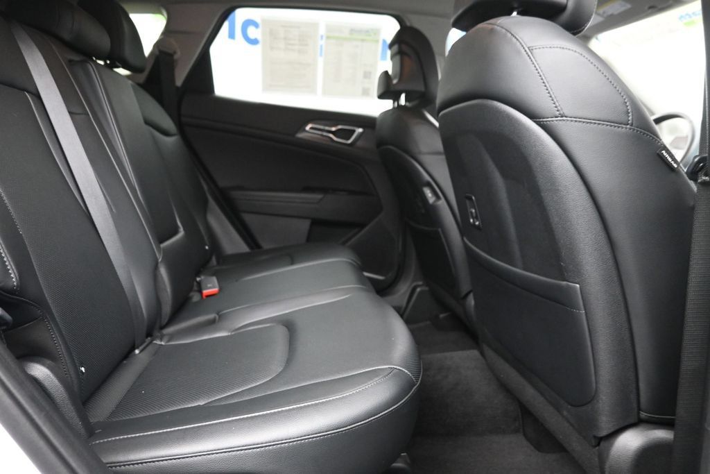 Used 2024 Kia Sportage EX AWD/4WD image 10