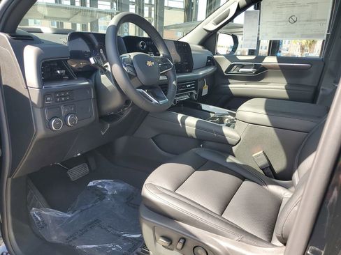 New 2026 Chevrolet Suburban LS RWD image 19