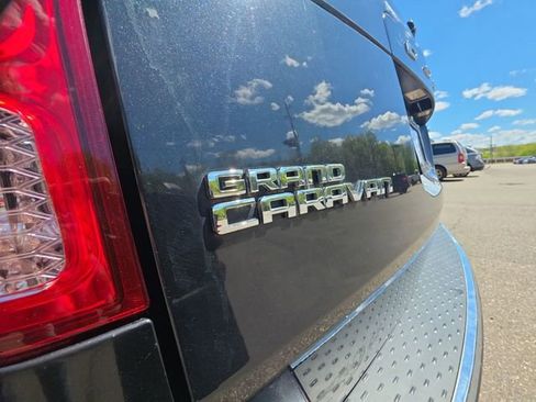 Used 2013 Dodge Grand Caravan SE FWD image 25